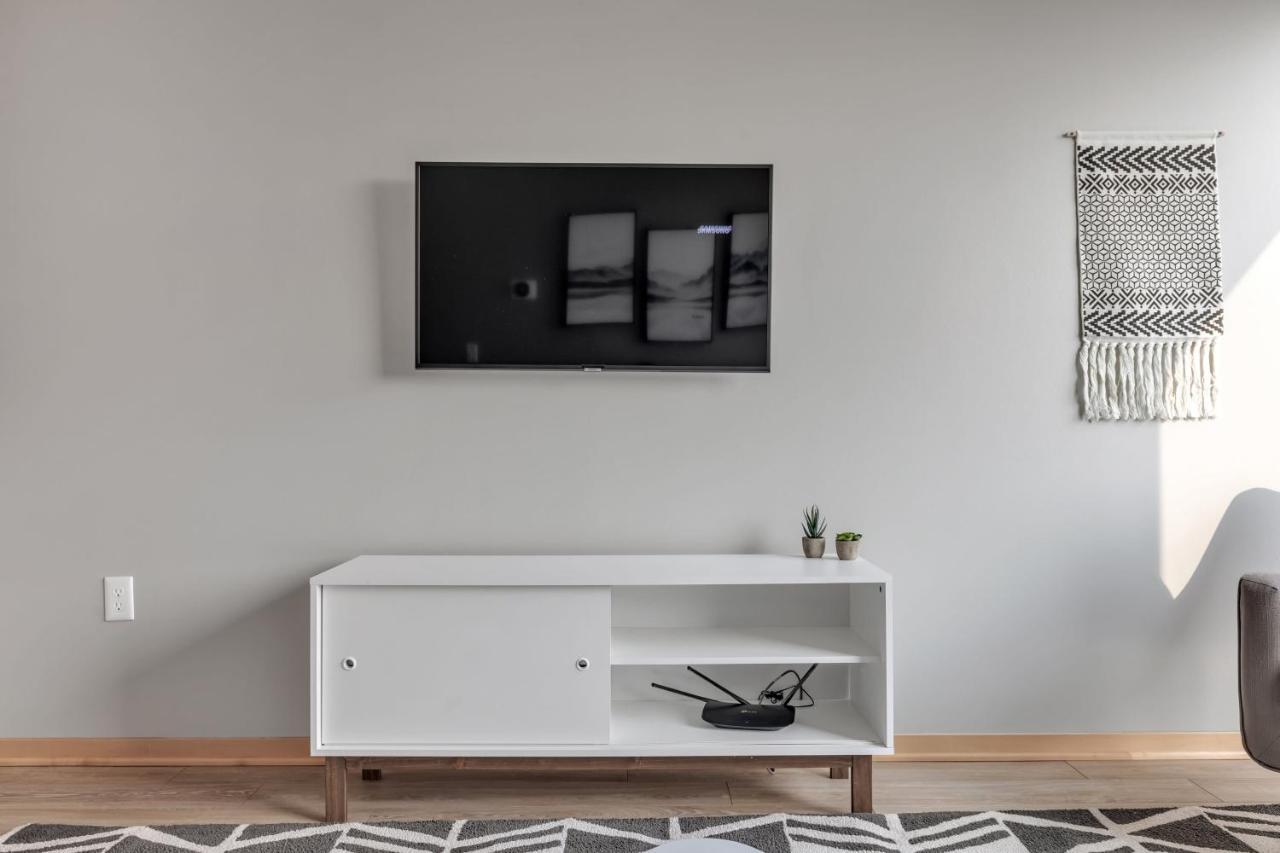 Beautiful Luxury 1Br In The Heart On Minneapolis Exteriör bild